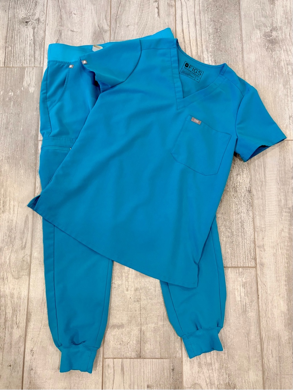 Figs Limited Edition Pacific Blue Jogger Scrub Set - Size XS Top, SR Bottom